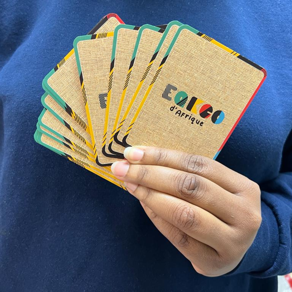Eqkco d’Afrique cartes en mains